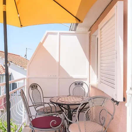 Vikeli Apartment Trogir Exterior photo