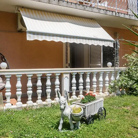 Vikeli Apartment Trogir Exterior photo