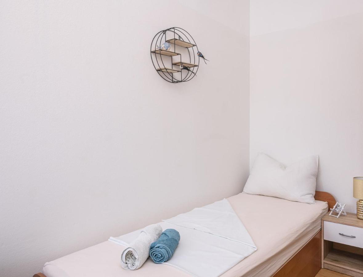 Vikeli Apartment